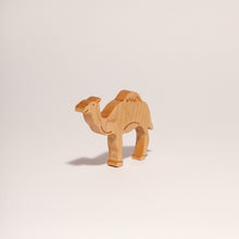 Load image into Gallery viewer, CAMEL - STANDING
